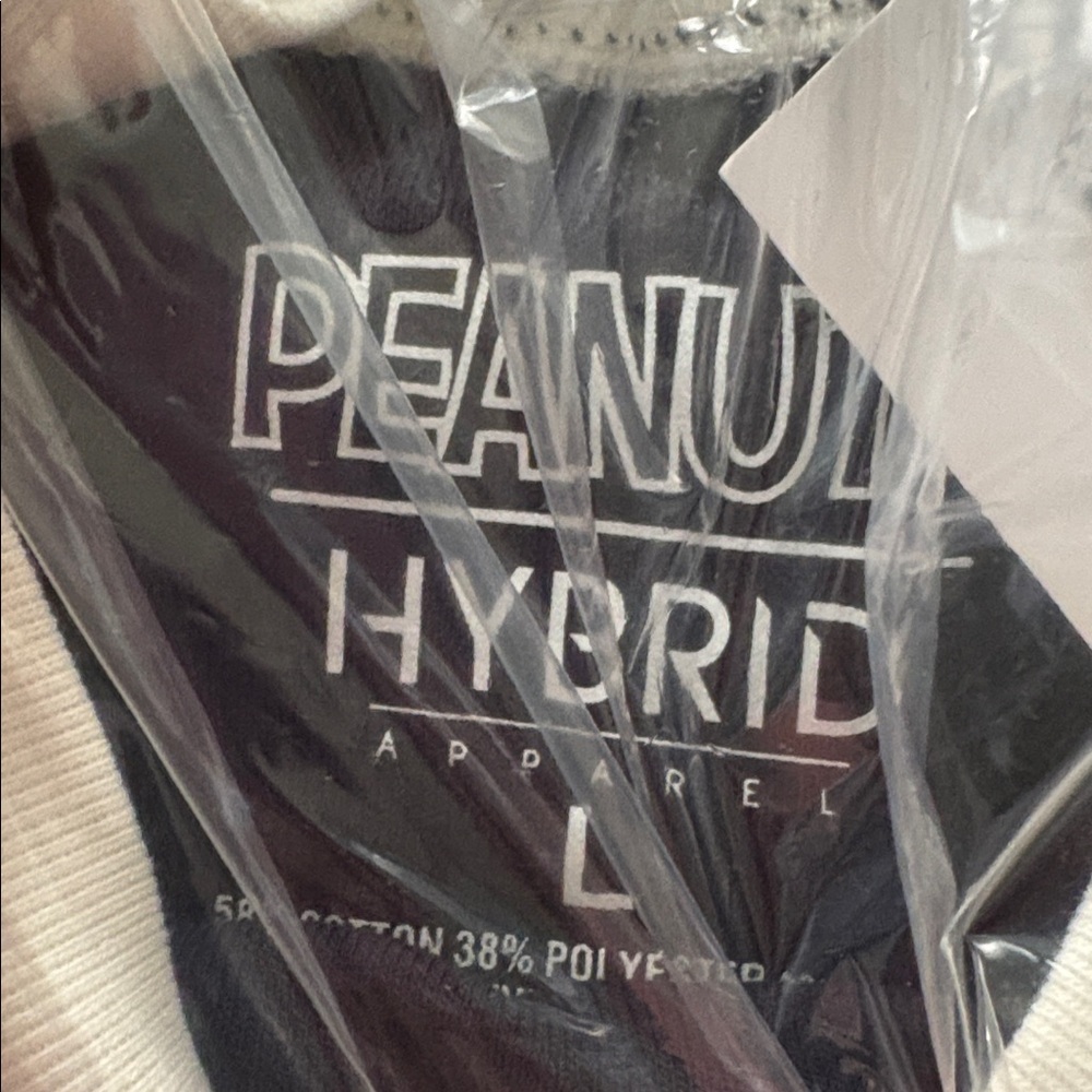 NWT Peanuts Graphic T-shirt - Picture 4 of 13